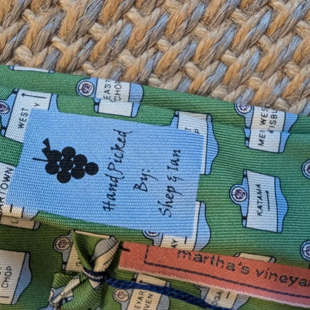 NWT Vineyard Vines Martha's Vineyard Sign Tie - Boys